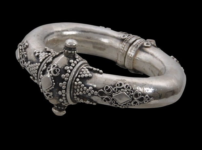 Noor Oxidized Silver Plated Handmade Adjustable Bangle Bracelet/cuff  Bracelet/kada Indian Jewelry, आर्टिफिशियल कड़ा - Indus Trade Links Private  Limited, New Delhi | ID: 24882678373