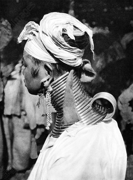 The Giraffe Women of the Kayan Tribes- Freaky photos capture the Padaung  women between 1920 and 1950s | The Vintage News