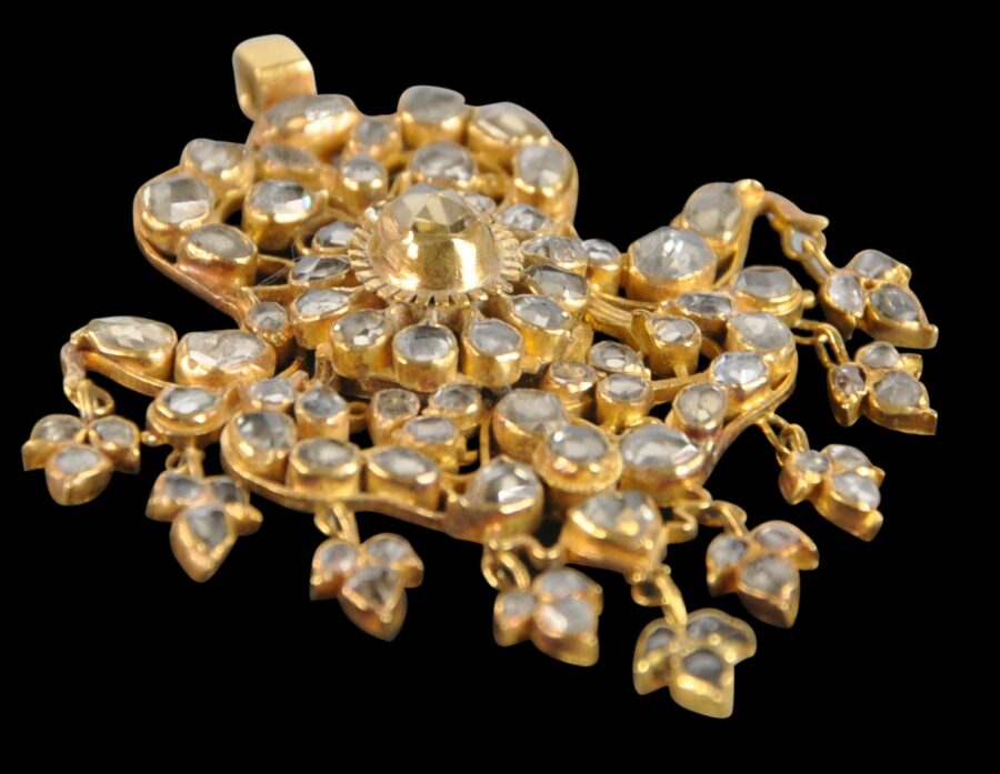 Thai Courtly Gold Pendant set with Diamonds - Michael Backman Ltd