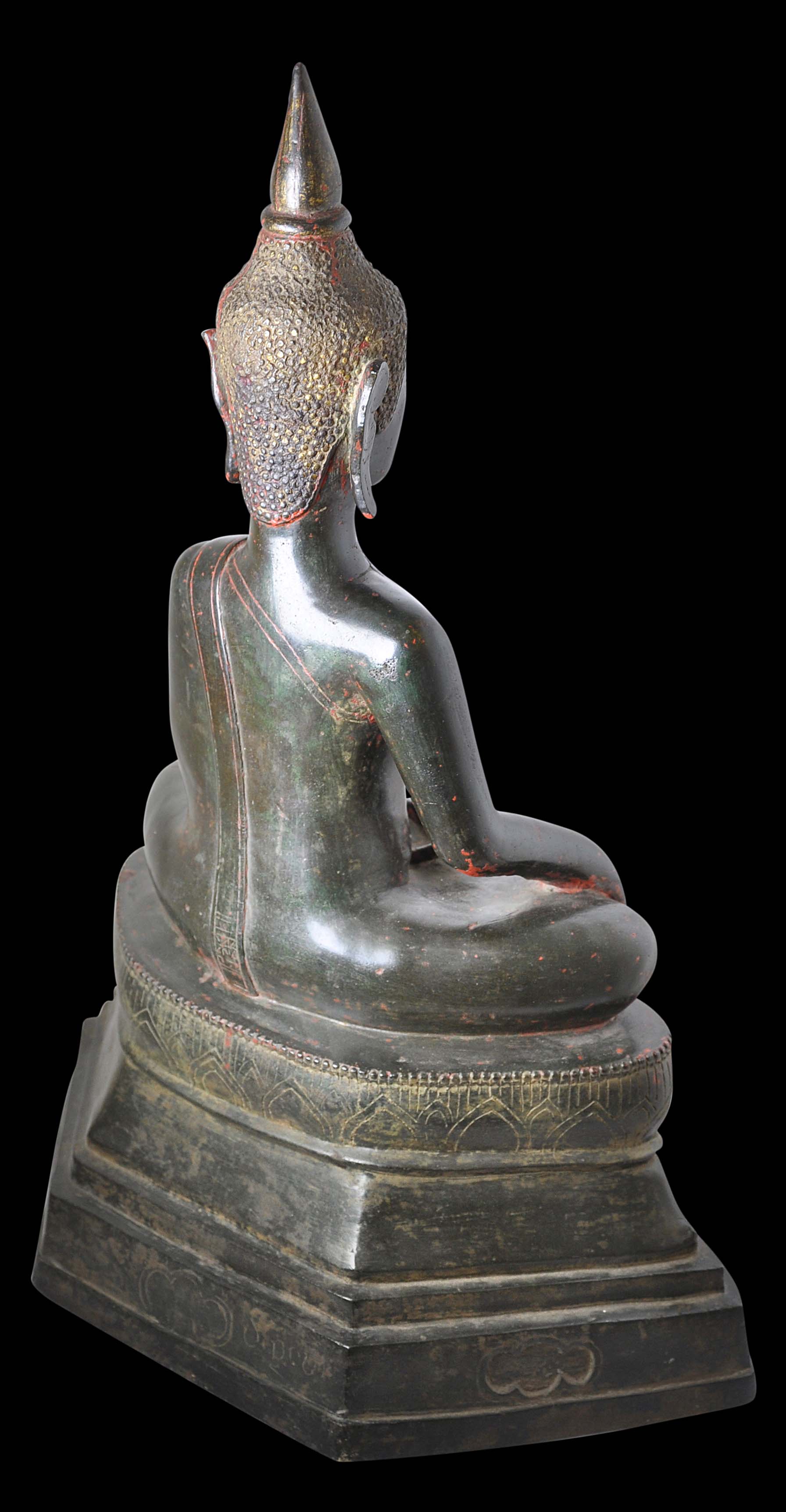 Intrusion Lighed Kilde Inscribed Lao-Thai Bronze Seated Buddha - Michael Backman Ltd